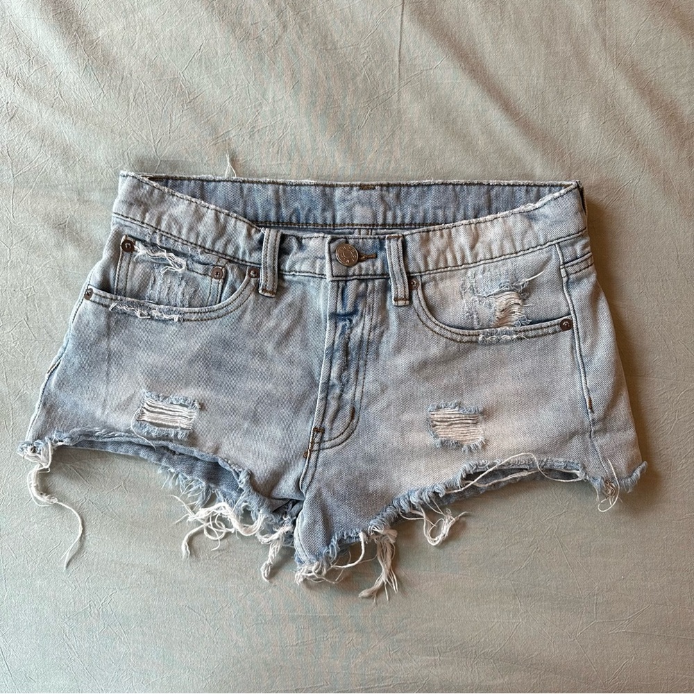 BDG essential mid rise denim short size 26